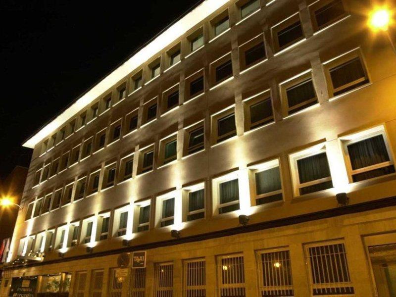 Infanta Mercedes Madrid Luaran gambar